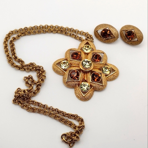Sarah Coventry Jewelry - Vintage 1970s Sarah Coventry "Starburst" Matching Set Pendant Clip Earrings